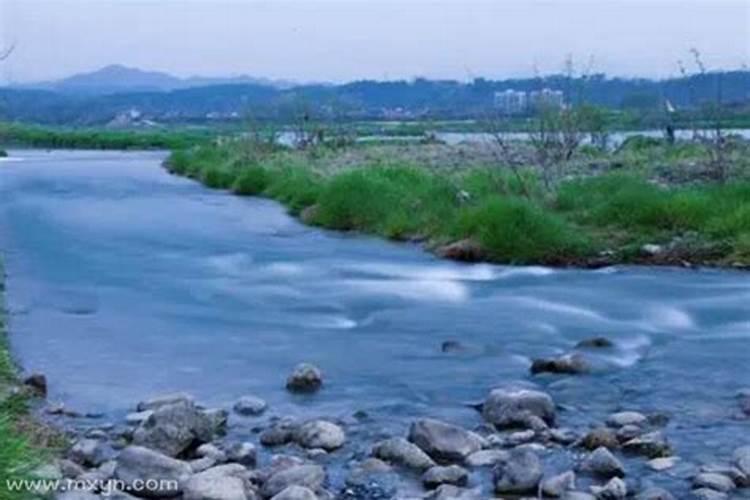 梦见河水