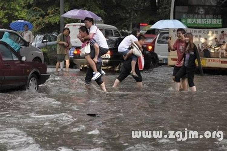 梦见大洪水被冲走了什么预兆