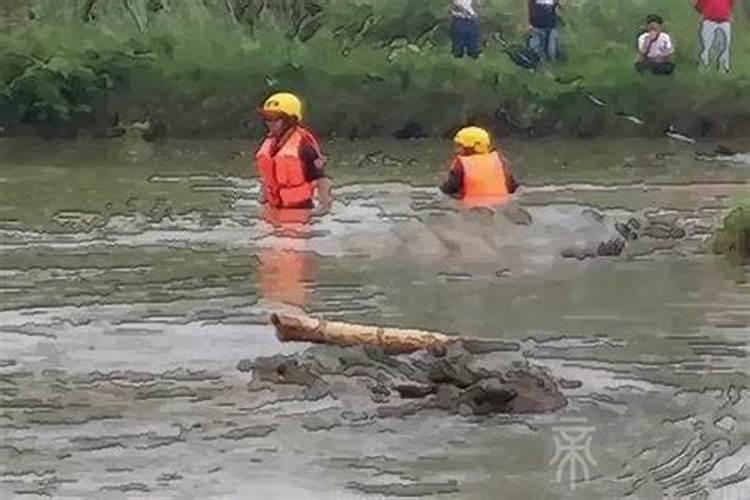 梦见洪水冲走人