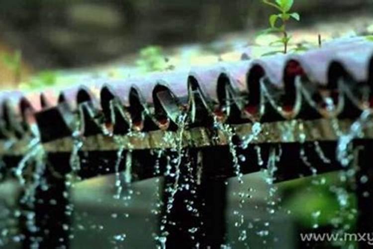 梦见老家房子严重漏雨了啥意思