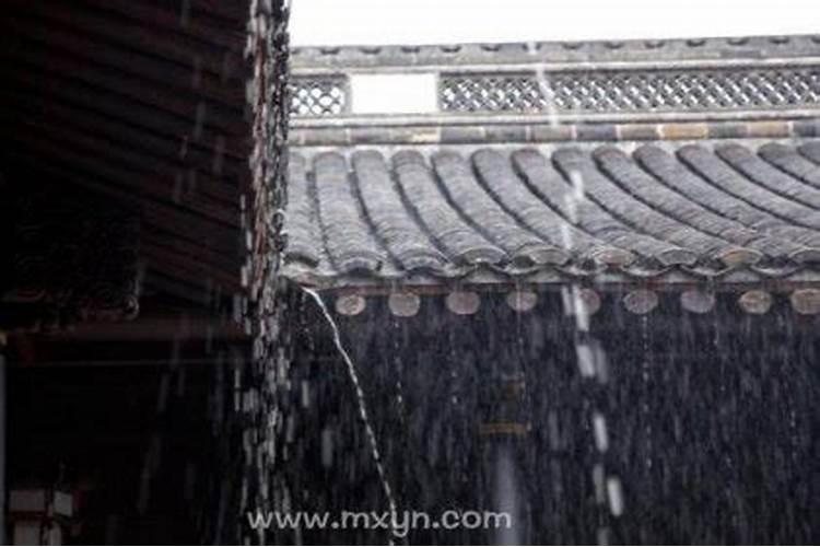 梦见老家房子漏雨了是什么意思