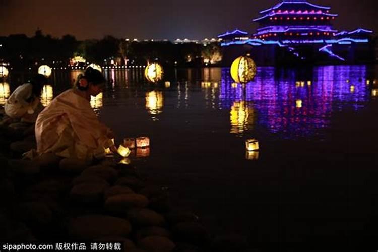 中秋节习俗燃灯