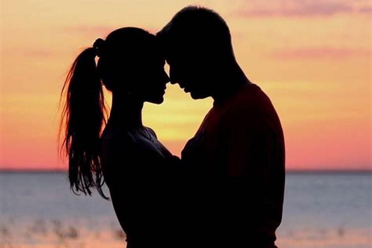 梦到老公和别的女人亲吻什么意思