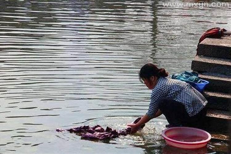 梦见好多人在洗衣服河水清