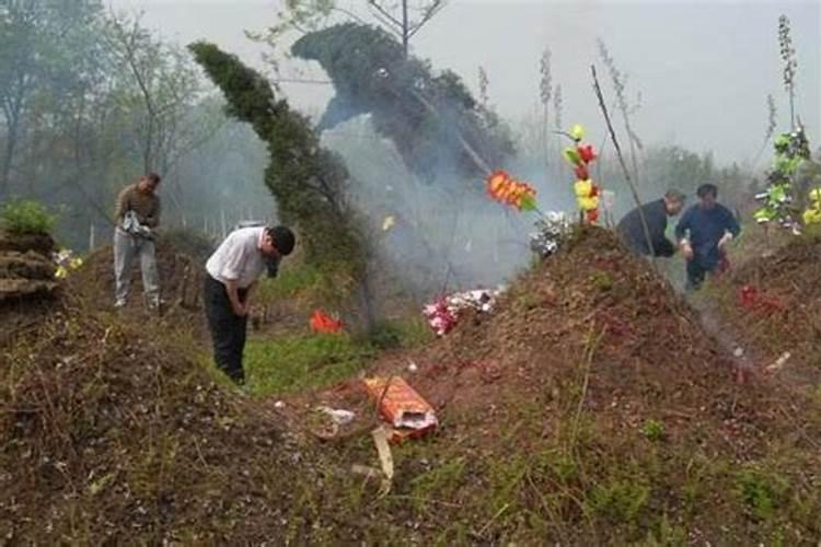 梦见坟上有火烧表示什么意思