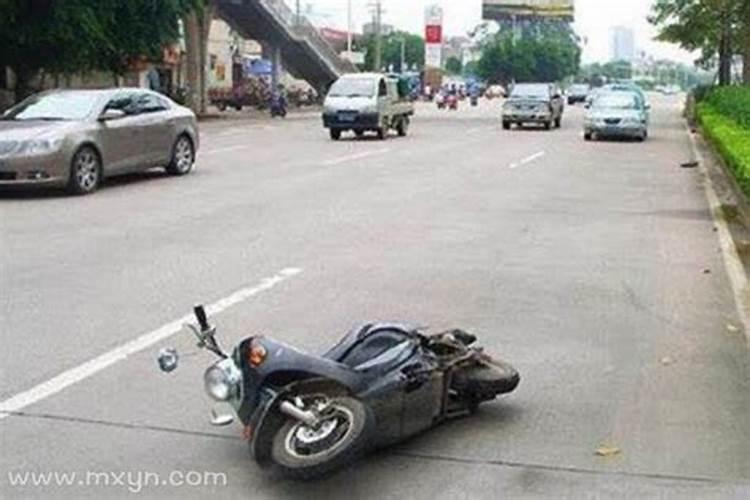 梦见亲人被车撞死大哭