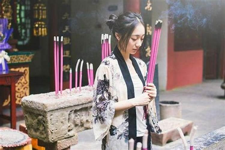 犯太岁的人能不能去寺庙