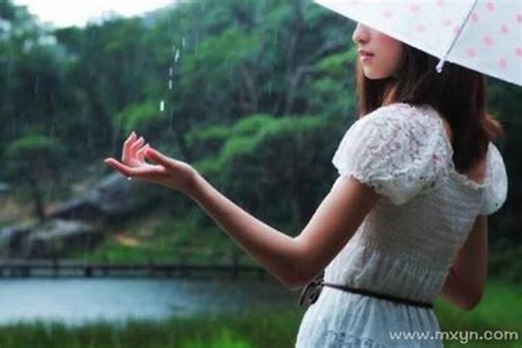 梦到下雨真的下雨了