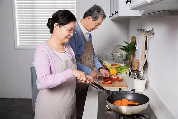 梦到死去的爷爷奶奶给我做饭吃