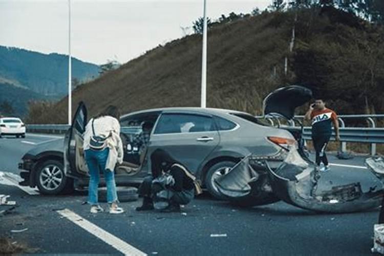 梦见亲人出车祸死去是什么意思