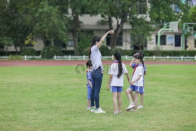 梦见和同学在大学校园里