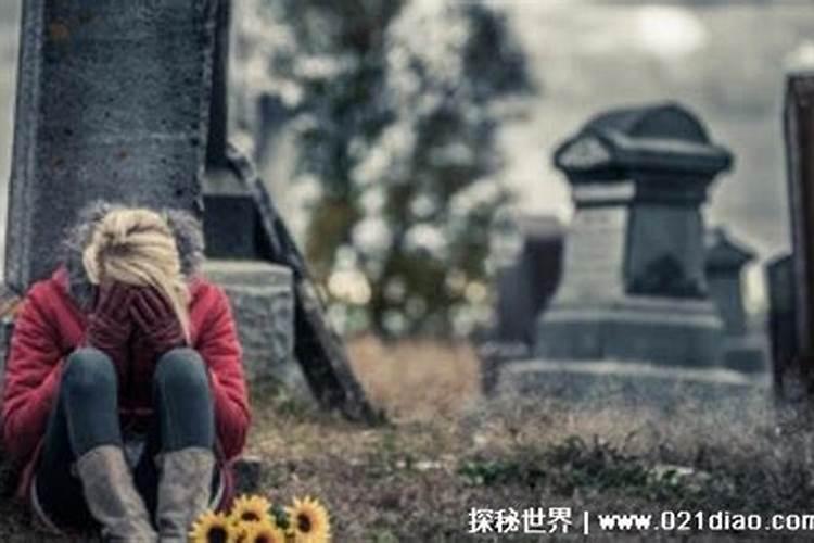 梦见跟女性朋友逛街,看中一件漂亮的衣服是啥意思