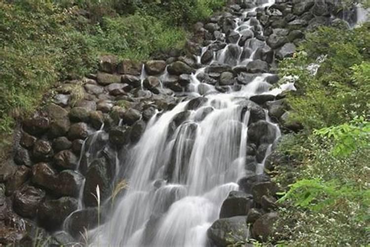 梦里梦见流水