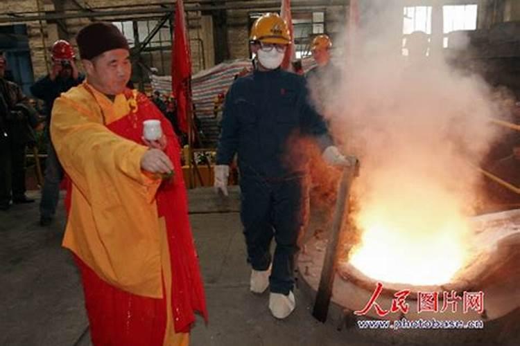 梦见别人抱着死人是什么兆头