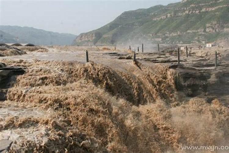 孕妇梦见下大雨洪水又退去