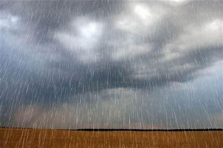 梦见下大雨,河水暴涨冲走自己