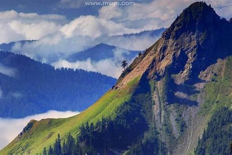 梦见高山耸立在云中