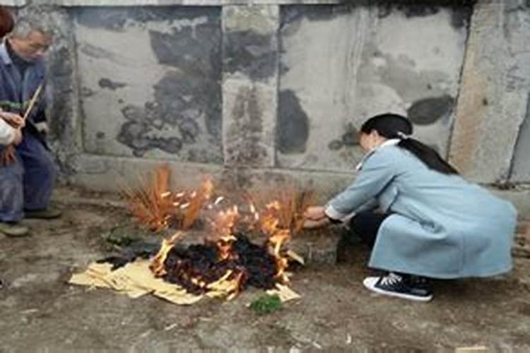 做梦梦到陌生人请我吃饭