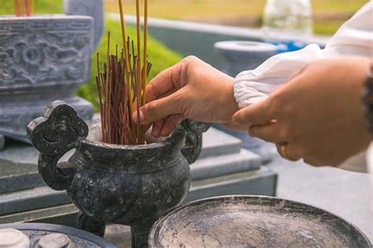 清明扫墓可以提前几天去清除杂草和添土吗为什么