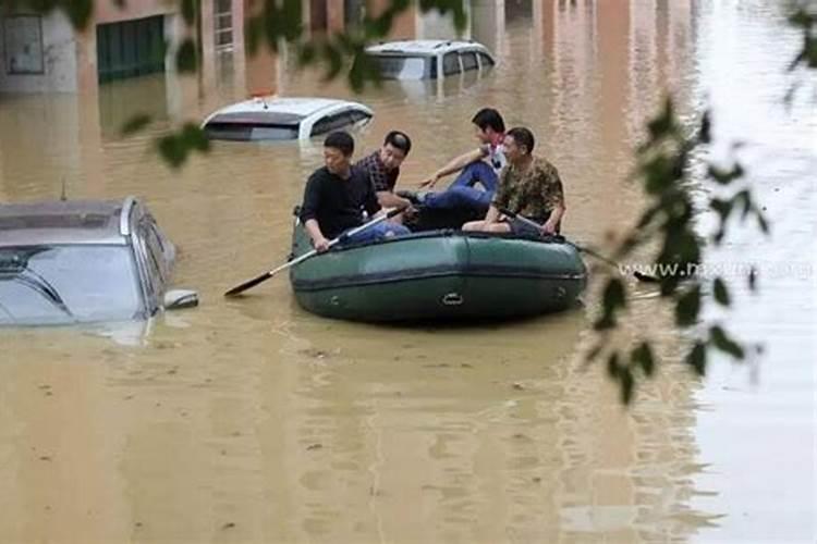 梦见下雨发洪水是什么征兆解梦