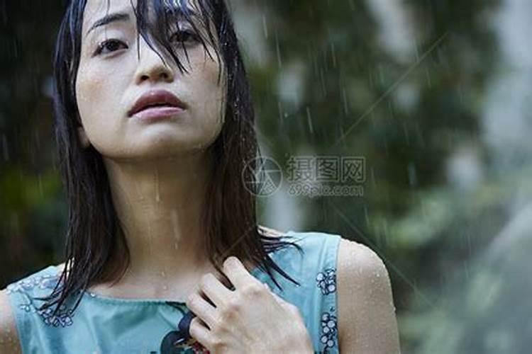 孕妇梦见下雨淋湿自己生女生男宝宝