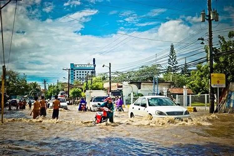 梦见大雨洪水什么预兆