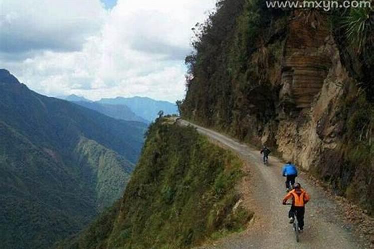 梦见和哥哥一起走山路