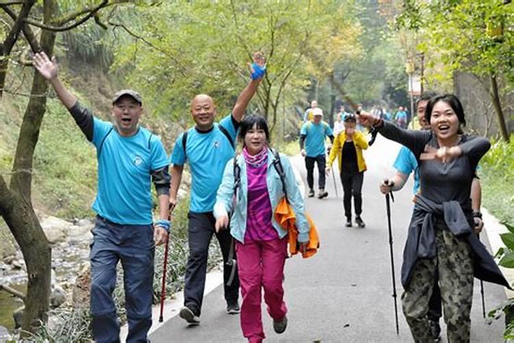 人们仍然遵从重阳节登高的习俗