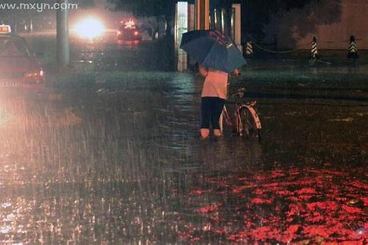 梦见死人了是什么意思下好大雨