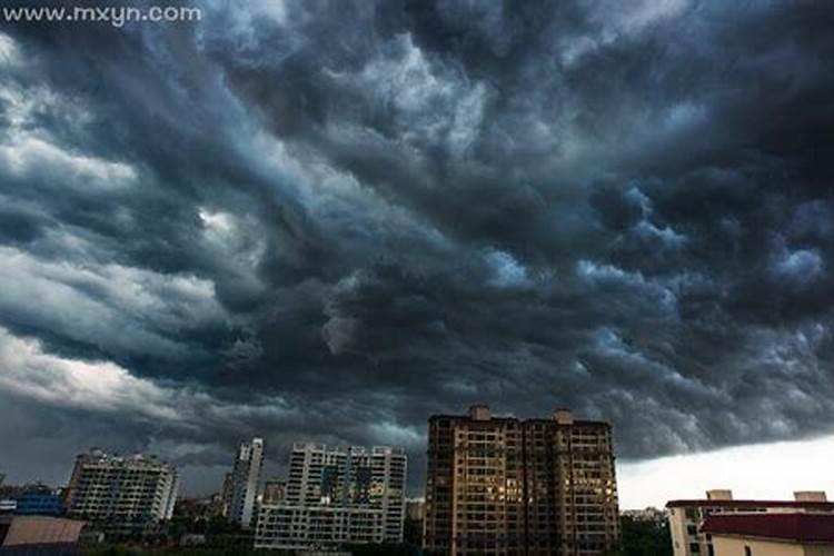 梦见快要下大雨了乌云密布