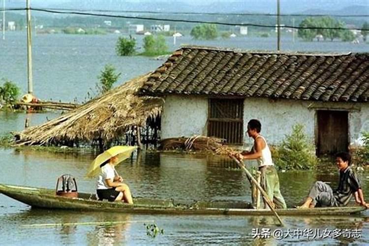 梦见下暴雨涨大洪水