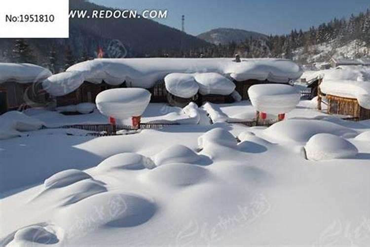 梦到走的路上厚厚的白雪