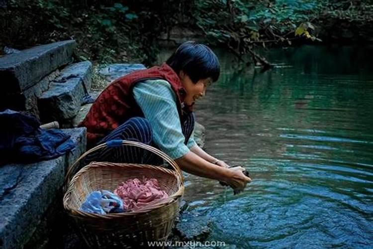 梦见帮死去的外婆洗澡好吗