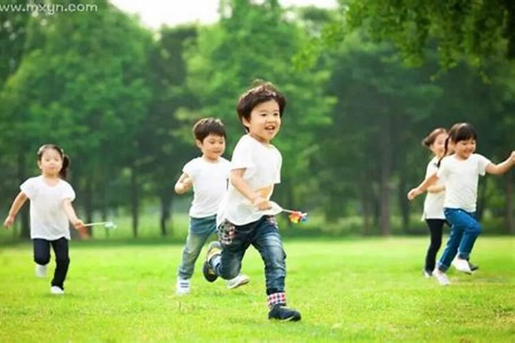 梦见追女孩子跑什么预兆