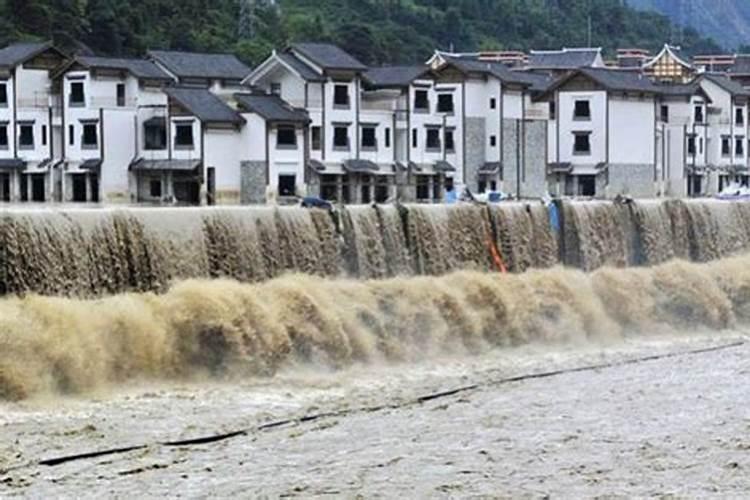 梦见发大洪水了,自己没淹到