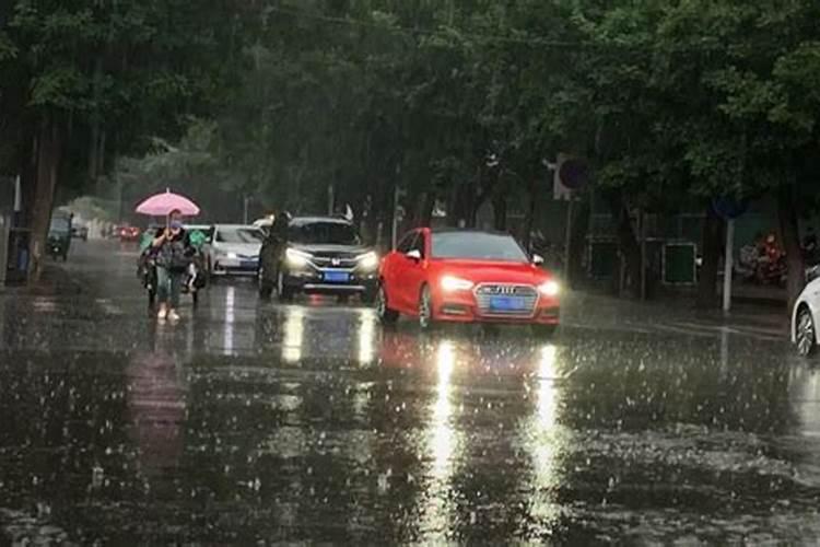 梦见天气大变化快要下大雨