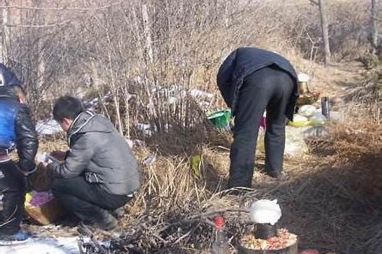 七月十五上坟女人能去吗