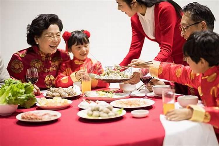 除夕年夜饭适合老年人吃