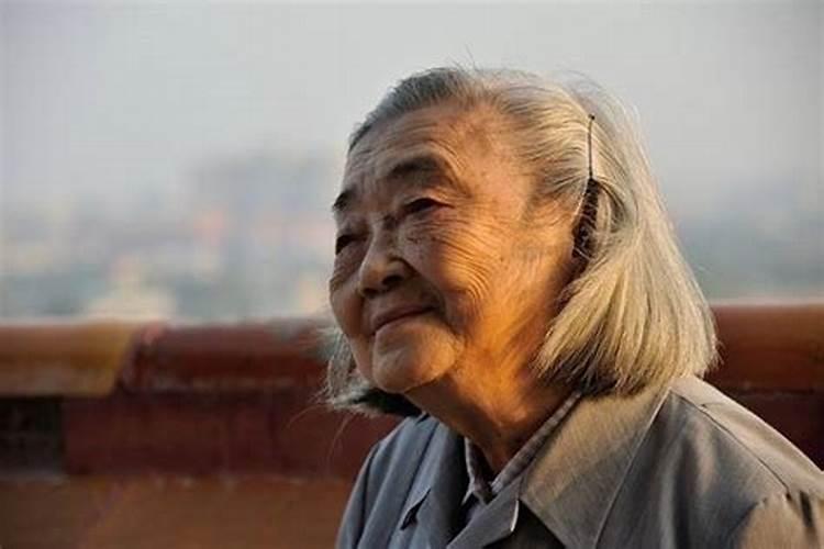 梦见103岁的老奶奶