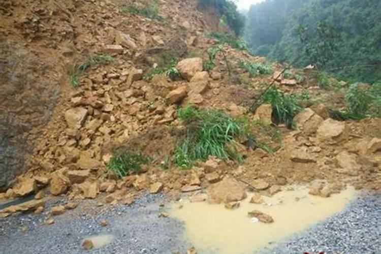 梦到天塌地陷楼房都倒了