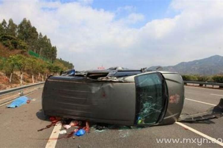 梦见车祸全是死人什么意思