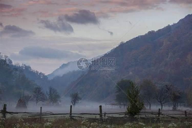 梦见高山雾气缭绕