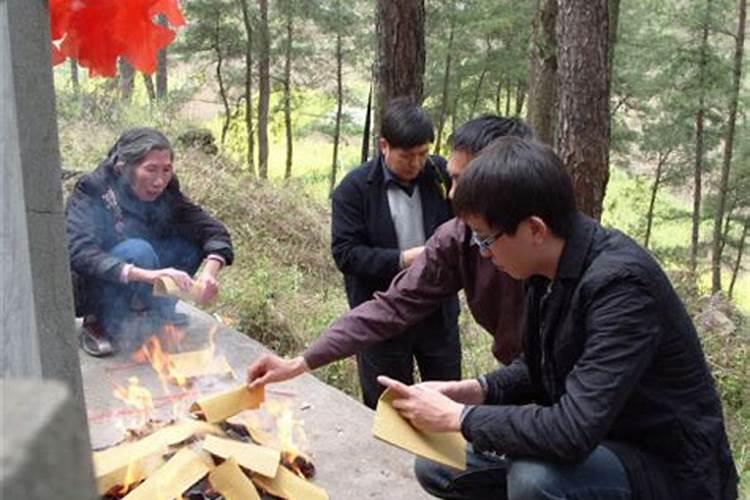 八月十五送月饼送几样东西