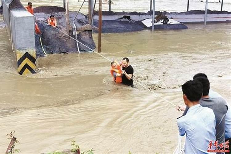 梦到洪水被困住很多人