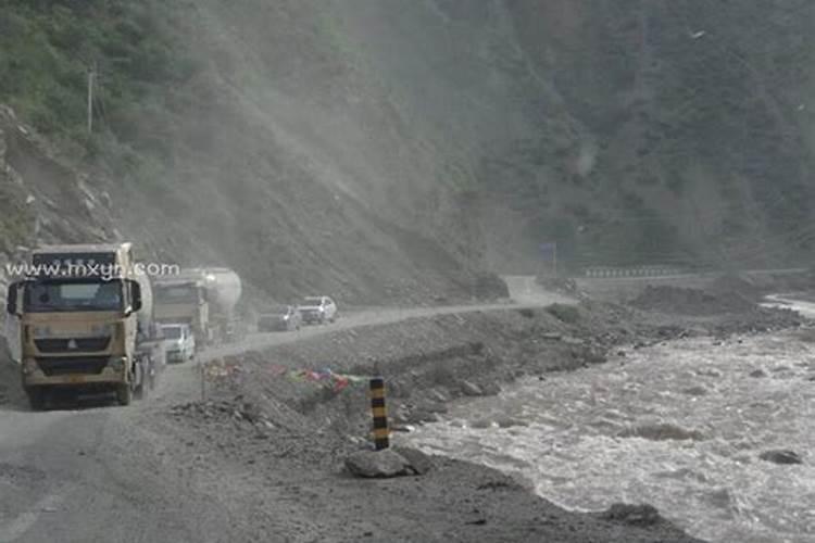 梦见开车走崎岖的路