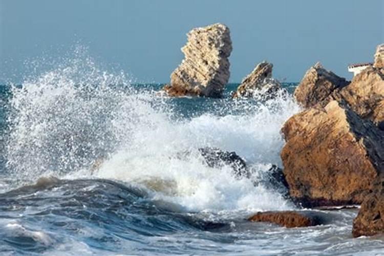 梦见被波涛汹涌的大海淹没