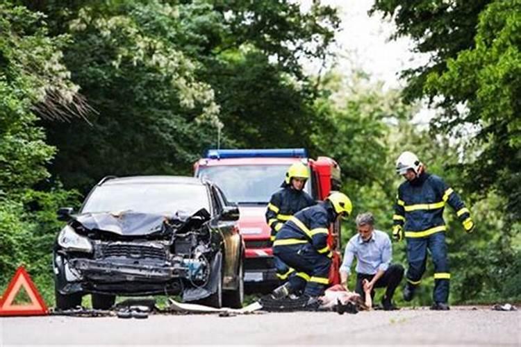 梦见被车撞死的人是什么意思？