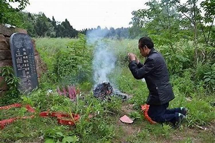 梦到上坟祭拜给不认识的人