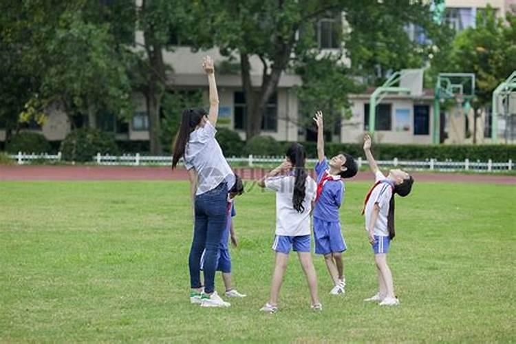 梦见自己走进校园里面