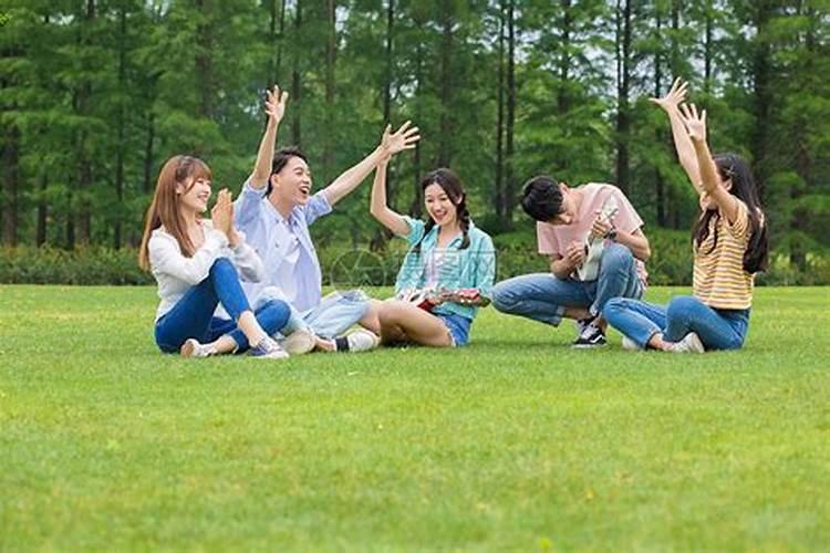 梦到自己和大学同学在一起